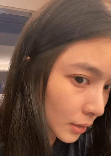 杜淳老婆晒素颜,被疑整容删差评,王灿怒怼"挑刺"网友脾气火爆_王灿录