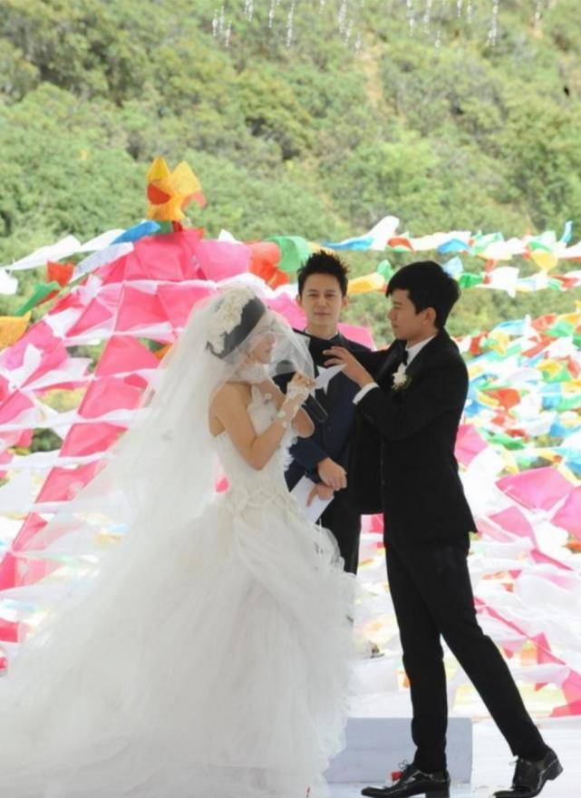 一组照片看出谢娜九年婚姻生活状态,谢娜母亲尽显沧桑判若两人,张杰