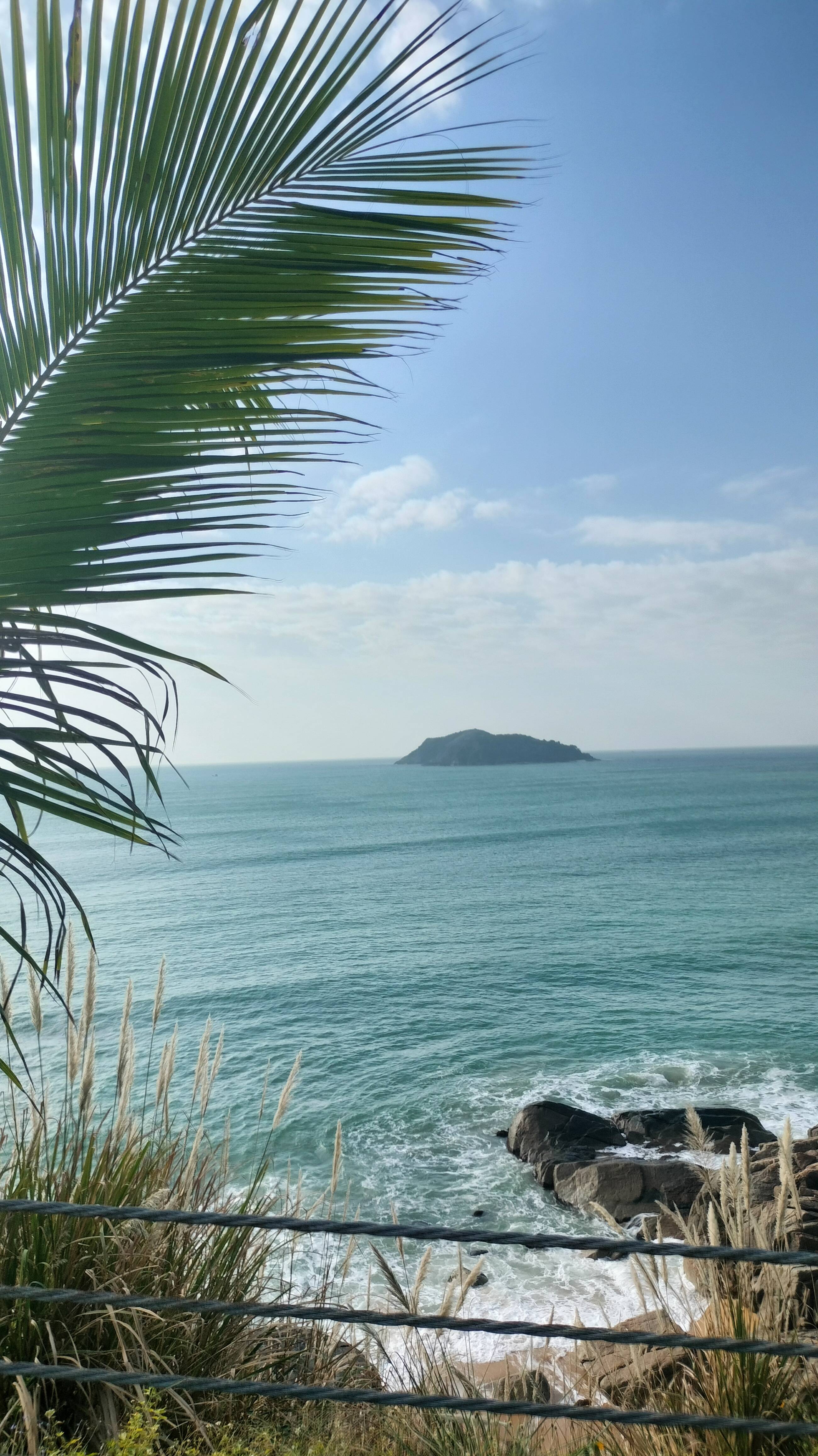 这里的海是可触摸的蓝天,湛蓝湛蓝的_开发_海南_沙滩