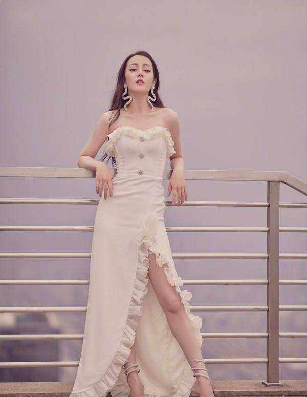 迪丽热巴早前"时尚"照流出,身材已登巅峰,网友:给模特留条路_杨幂