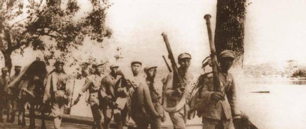 次日拂晓,没等官兵看一看杭州的风景,部队就接到了命令,全军撤出杭州