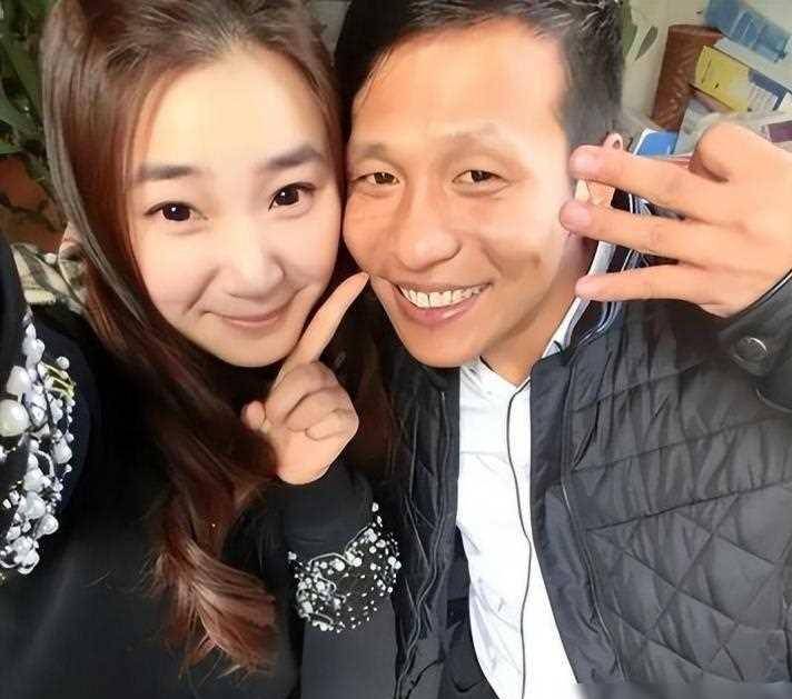 宋小宝:和前妻霍晓红离婚,再婚娶了粉丝王雪,如今成人生赢家_感情_赵