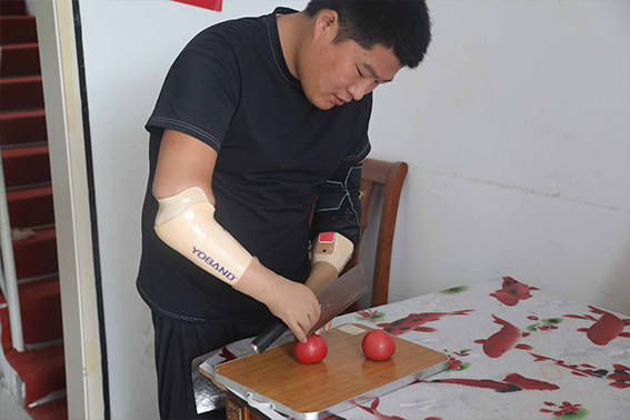 相对于其他的医疗器械而言,假肢的价格还是比较高昂的.