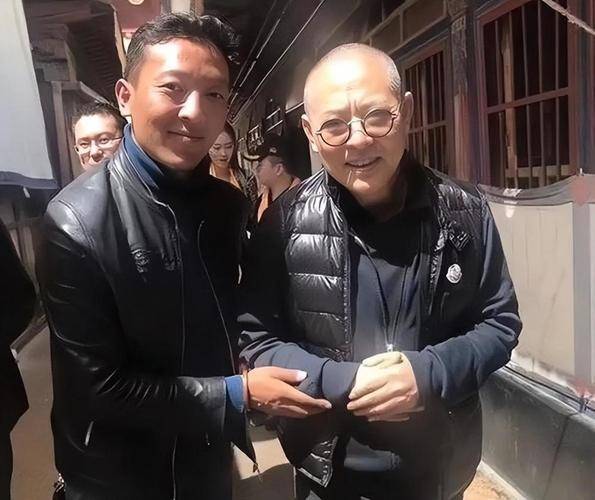 61岁李连杰正面照曝光,身材暴瘦容貌大变,已安排家人遗产_生活_风采