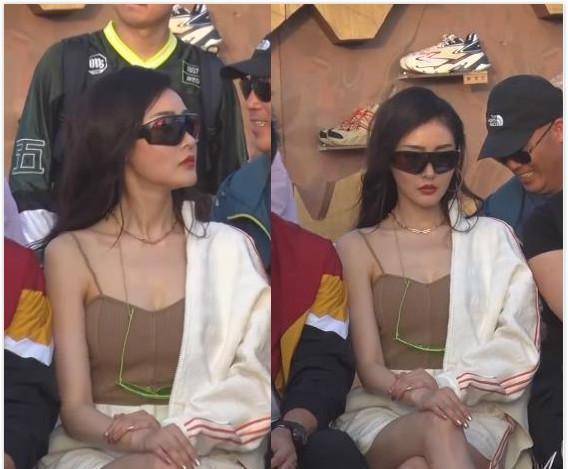 "狗链事件"后,张天爱现身a翻全场,戴墨镜跷二郎腿看着不好惹_活动