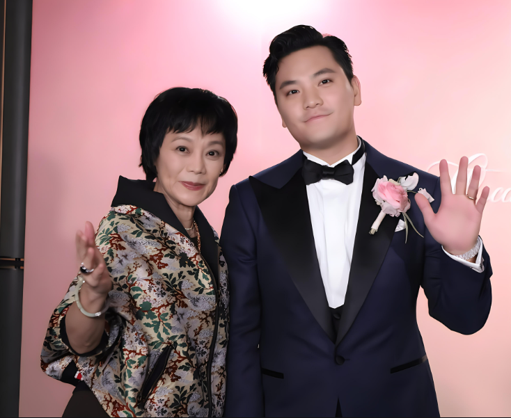 跨界艺术家王令尘与游天翼的冬日婚礼,超600位宾客见证他们的幸福时刻