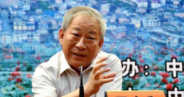 严介和:娶高中生,超生被罚1.