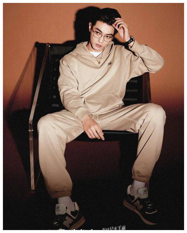 实力演员谭松韵,许凯:最新杂志大片曝光,期待新剧上线!