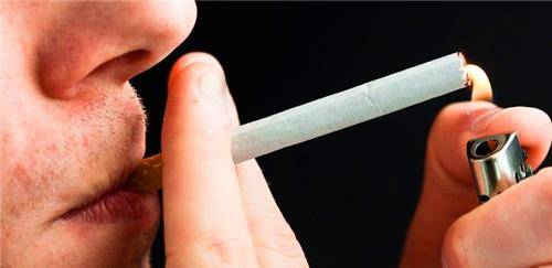 10年过去了,那个一天抽40支烟的2岁男孩,如今成了什么模样_阿尔迪