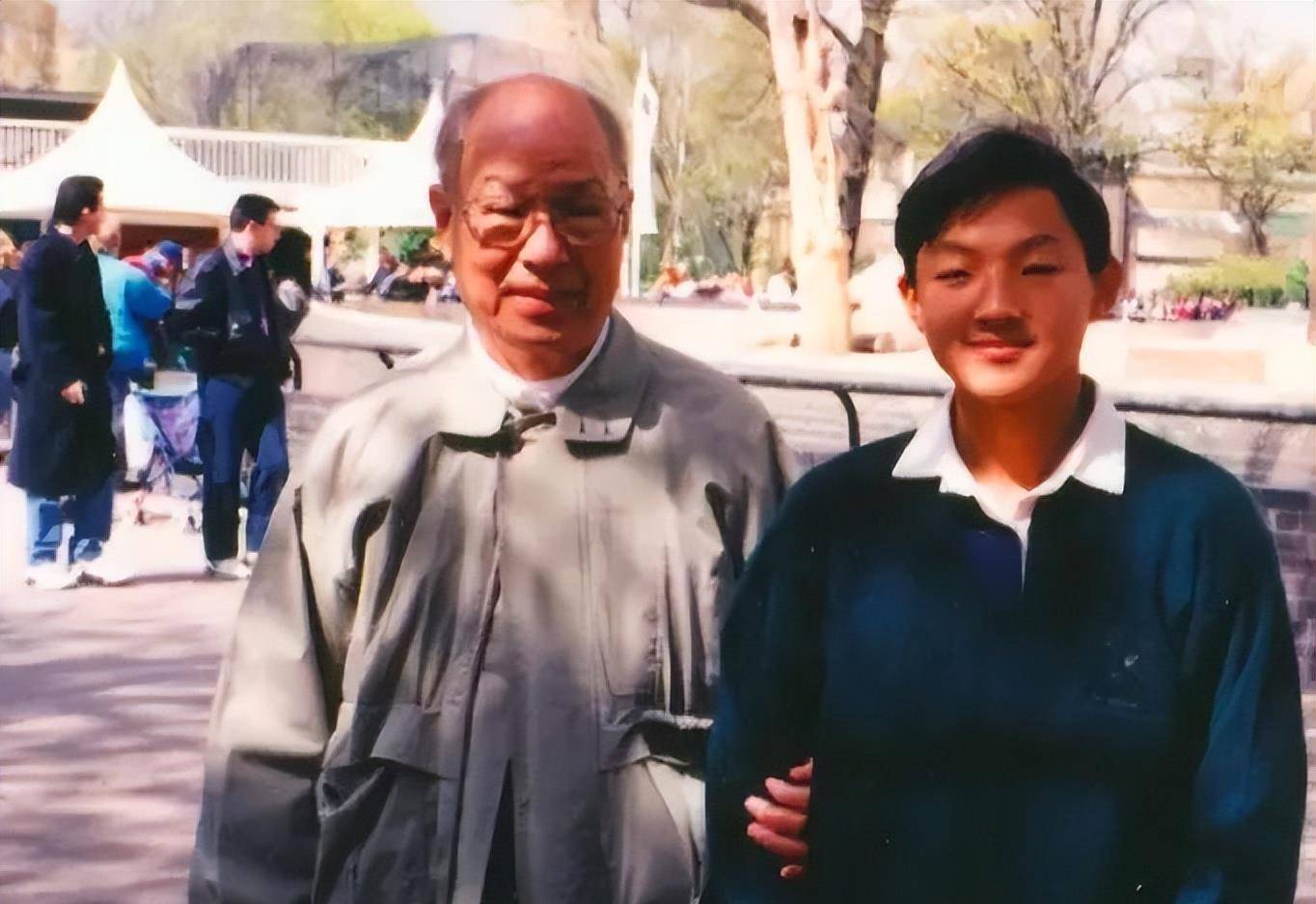 富豪耗资千亿追巨星,至今被四国通缉,仍在潜逃_刘德祖_父亲_萧亚轩