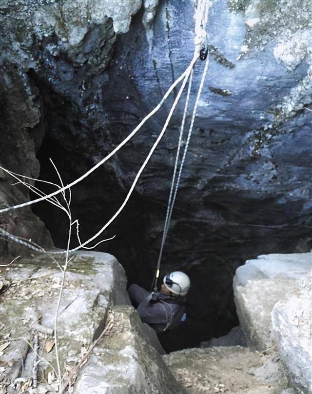 2008年,北京教师爬山神秘失踪,搜救队找到一张纸条引