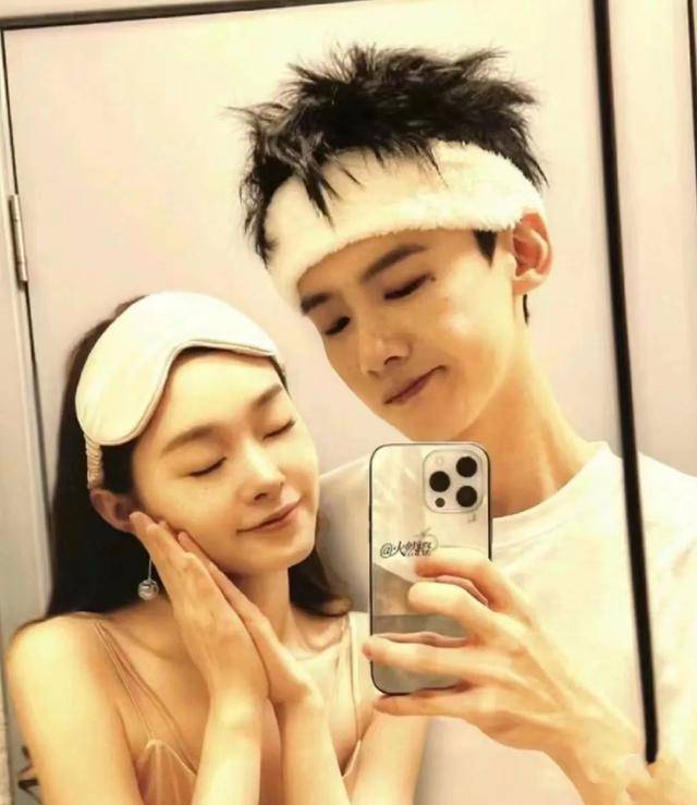 白敬亭宋轶春晚彩排后同回家,离谱了,都这样还不官宣吗?