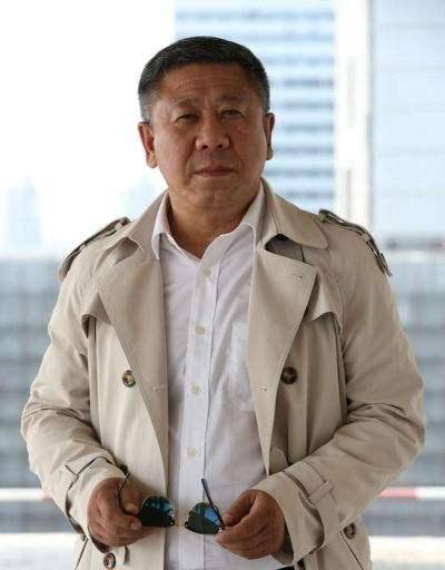 他的颜值不高,靠出演反派走红,和女导演因戏生情步入婚姻殿堂_程煜