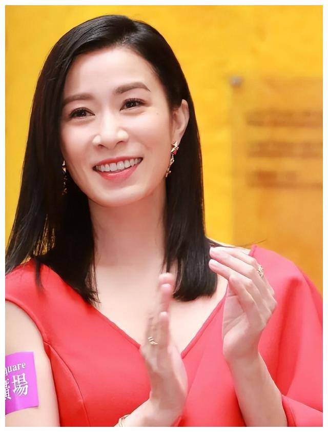 苍老过同场63岁欧阳震华,曾传患病消瘦脸蜡黄_佘诗曼_合作_事业