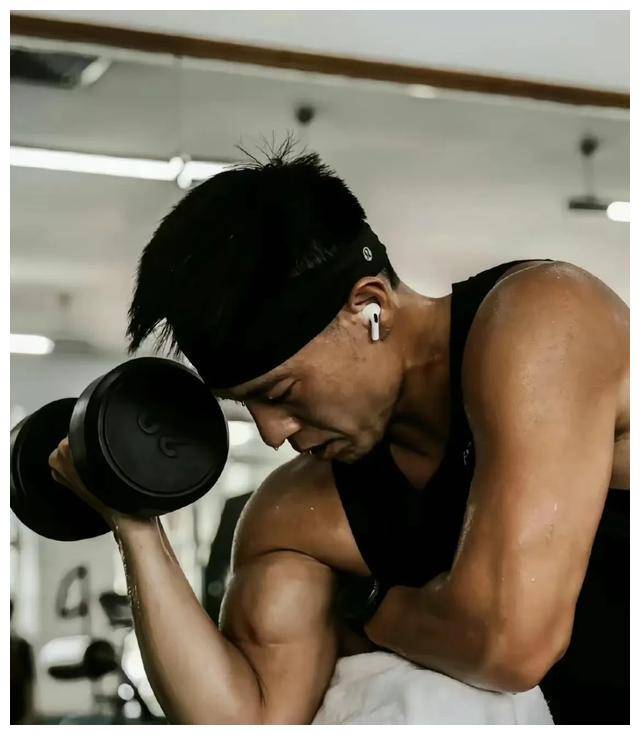 行走中散发男人味 的荷尔蒙,安志杰太迷人!_电影_形象_事业