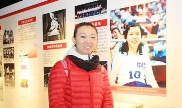 13年女排将军陈招娣去世,女儿郭晨继承母业,在赛事一线裁判执法_中国