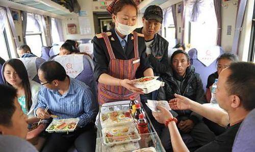 火车乘客那么多人,为何大多宁愿吃泡面也不吃盒饭?