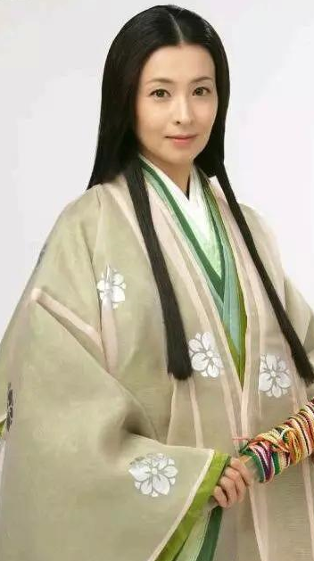 的服饰受到中国影响很深,但也不能直接拿日本和服用在中国古装剧里吧?