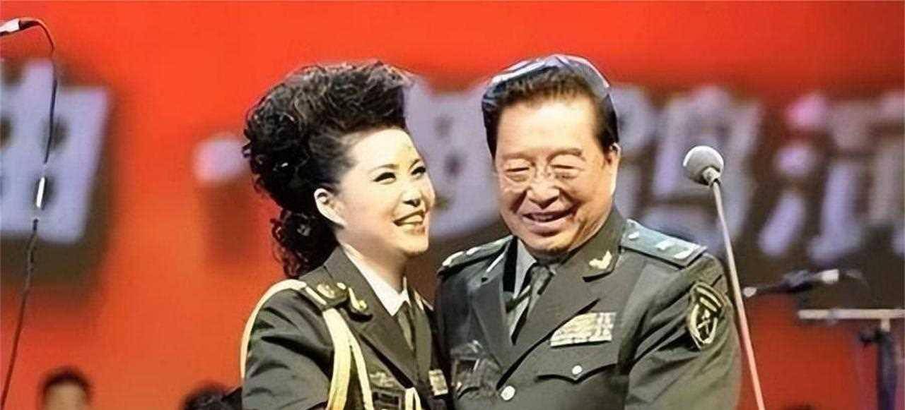 梦鸽年轻貌美,是李双江的学生,两人之间的年龄差距并没有成为阻碍