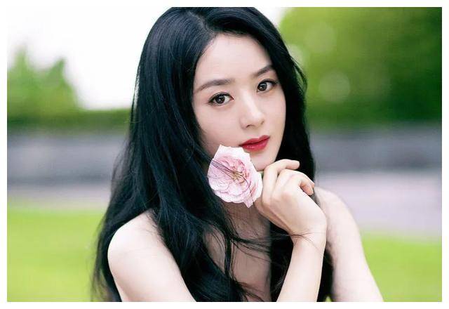 赵丽颖带娃出行,母子情深感动人,缺少父爱…_孩子_母爱_家庭