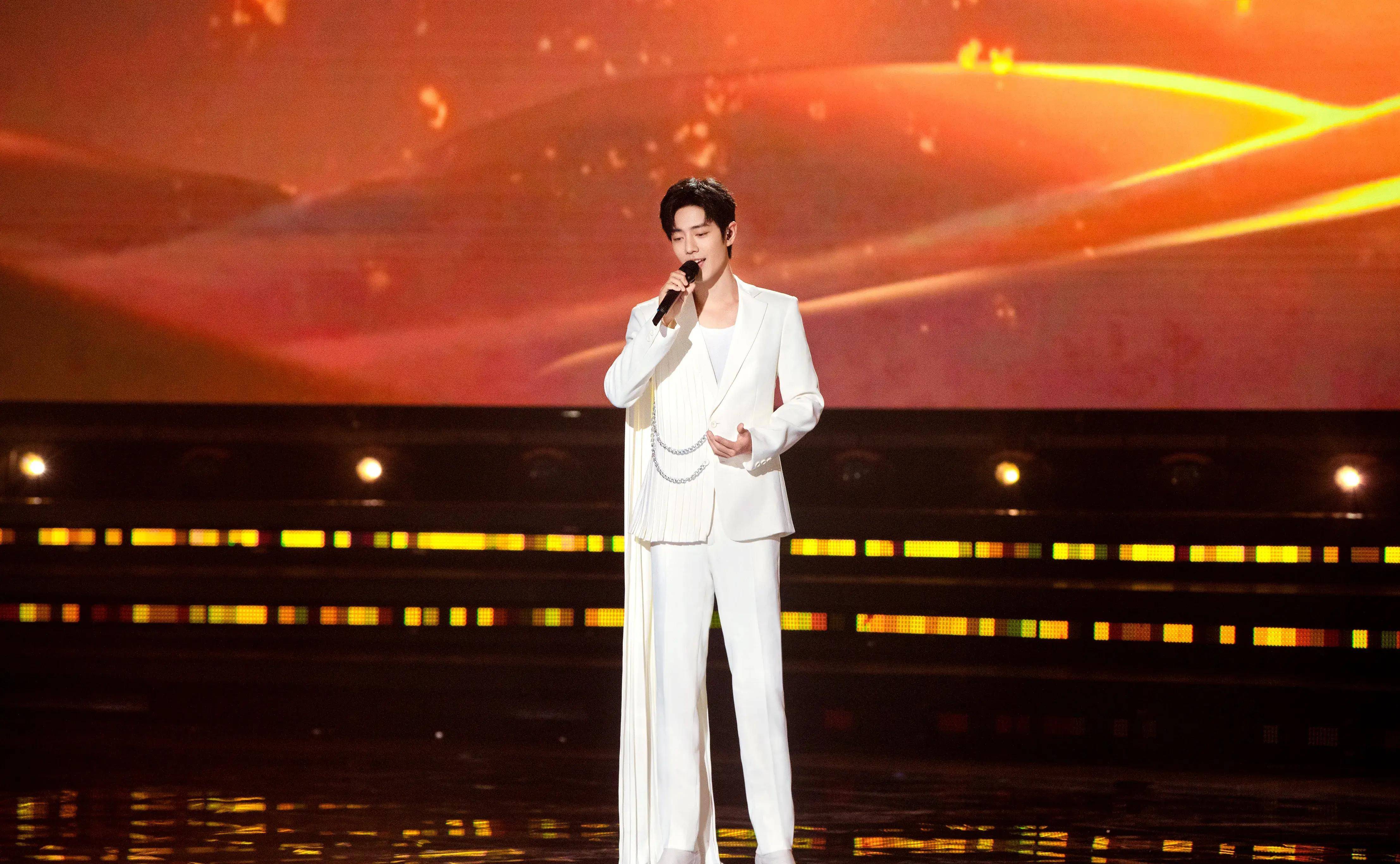 刘卓老师真的是非常了解肖战,从《我们的歌》开始,肖战的音乐舞台基本