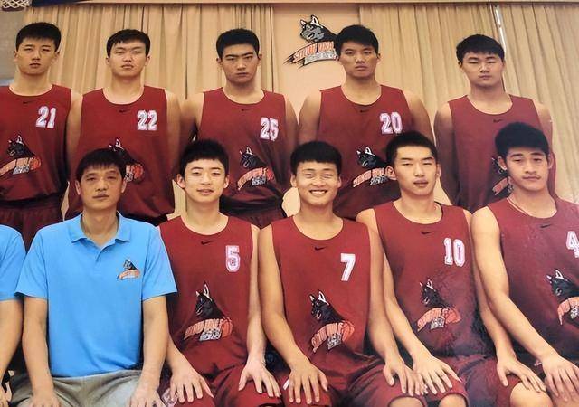 赵睿打甲b蹭孙铭徽赵岩昊的球衣和车去看全明星 请他们吃了个饭_球员