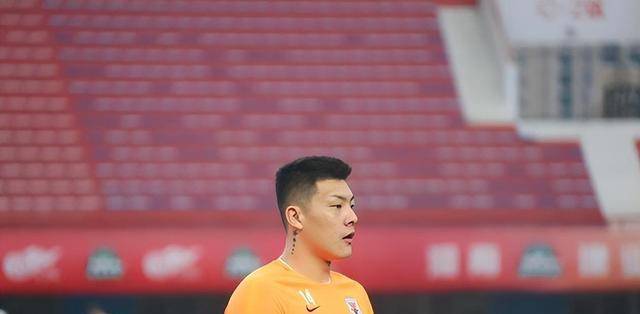 足球_主教练_比赛场