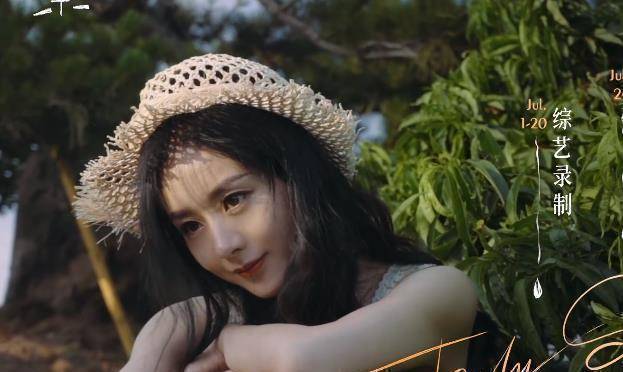 赵丽颖为综艺常驻20天,颖宝戴帽子拍大片,近景"牛奶肌"优越_工作_作品