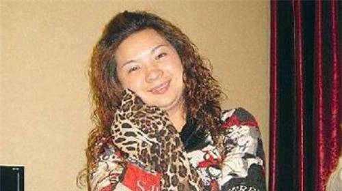 "亿万富婆"李宝华:打60万美体针,买游艇住别墅,后来怎样了?