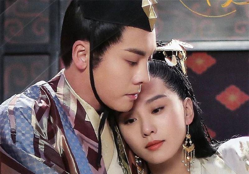 刘诗诗陈伟霆同框,两人相对而坐愉快交谈._照片_网友_方面