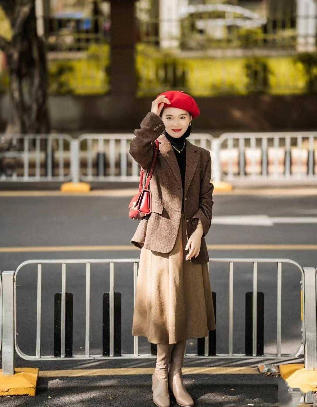 这才是"新年"该有的穿搭,红红火火又洋气,照穿美成了焦点_红色_色彩