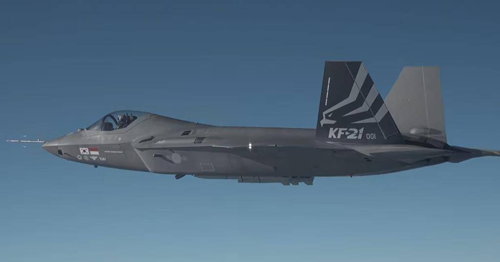 kf21战斗机抄袭F-22图片