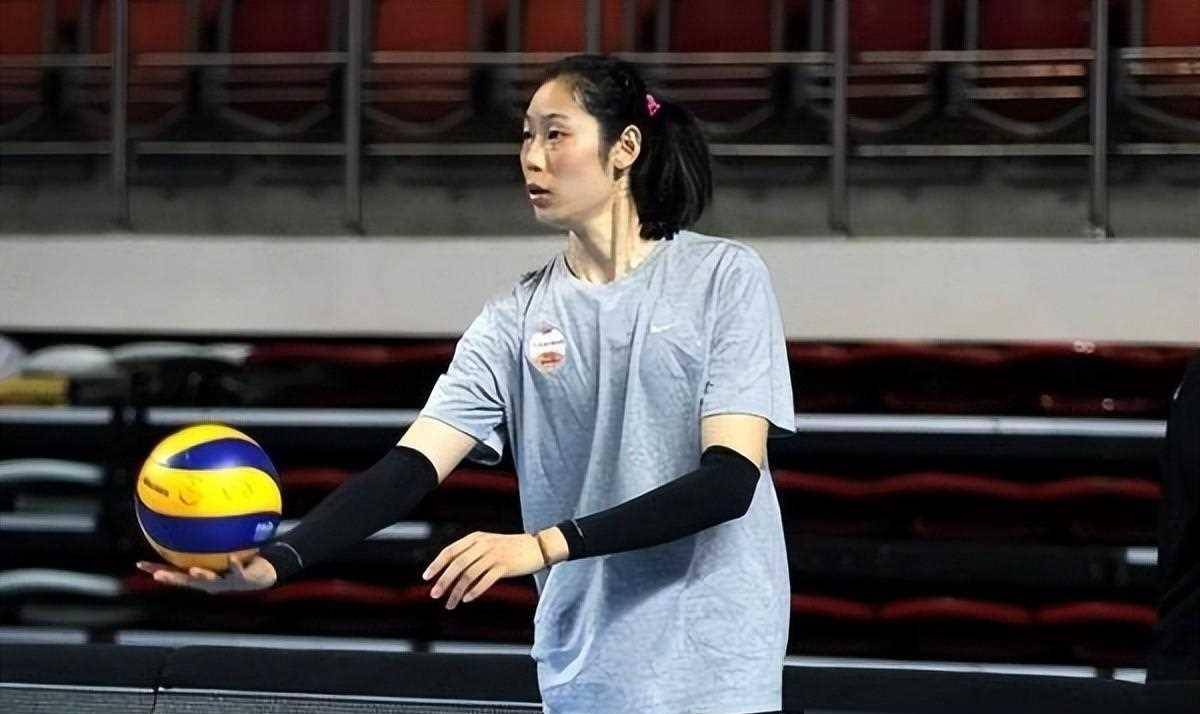 我们体育巨星朱婷,比赛奖金全部拿来还清家债,家人为她操碎婚事_生活