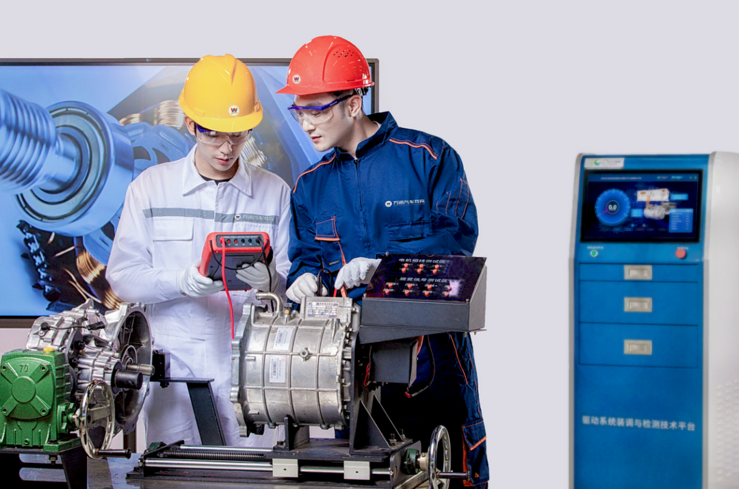 行业的发展也带来更多职位的空缺与就业机会,汽车维修技师,汽车美容