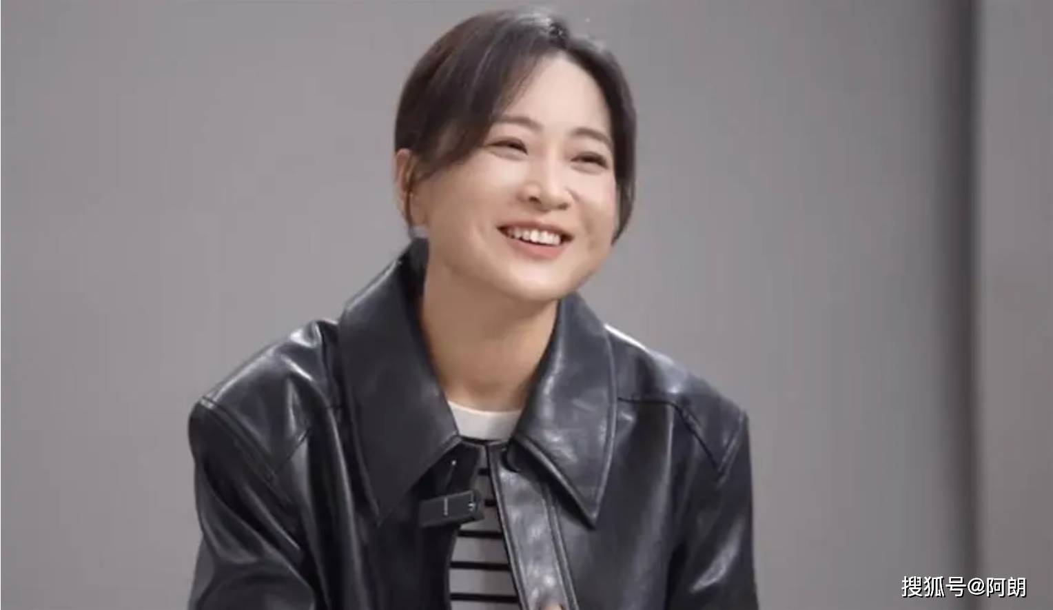 42岁贾玲隐婚6年?老公比她小7岁同行?