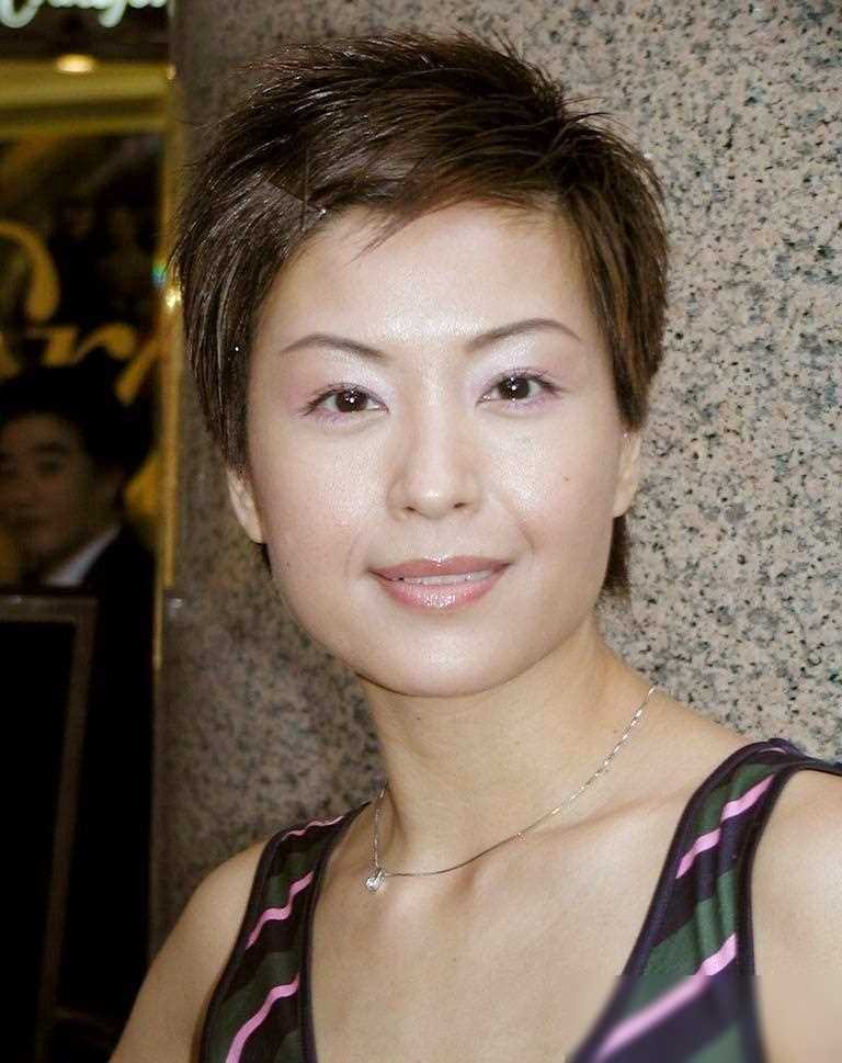 21岁嫁52岁亿万富豪,结婚13天老公离世,她10年官司