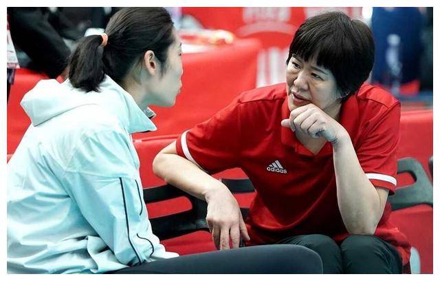 中国女排巨星朱婷,比赛奖金还清家债,家人为她操心婚事.