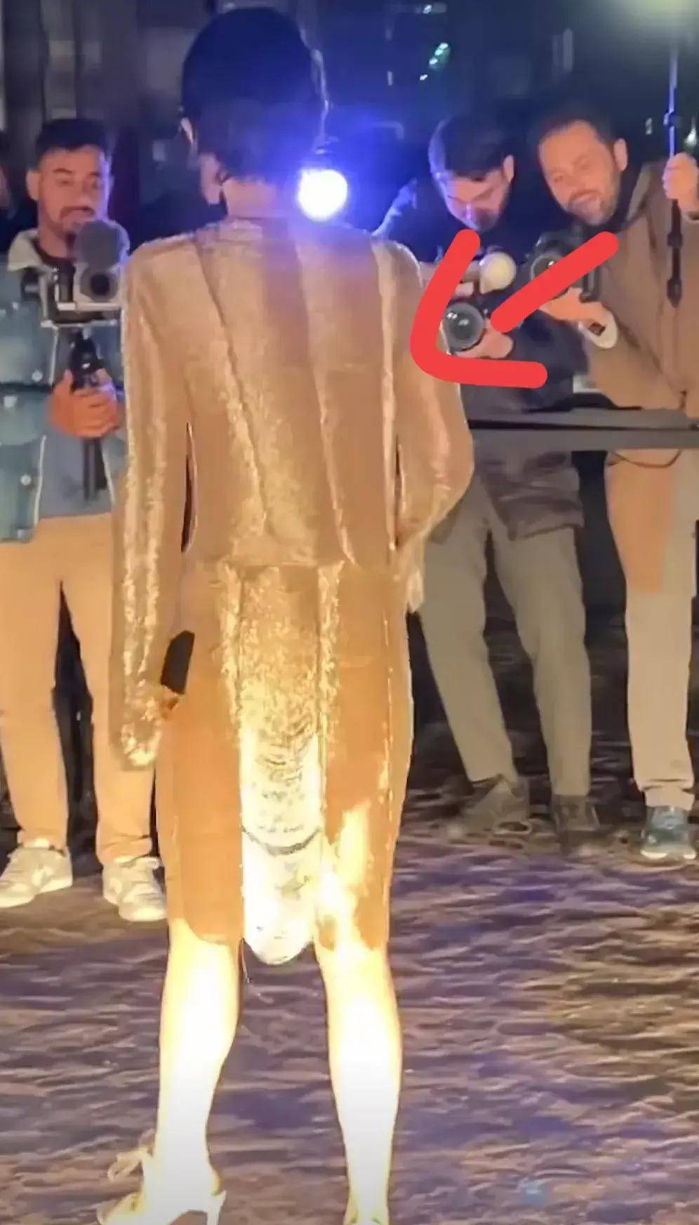 戚薇时装周惊艳亮相:瘦成纸片人还能这么美_减肥_样子_人家