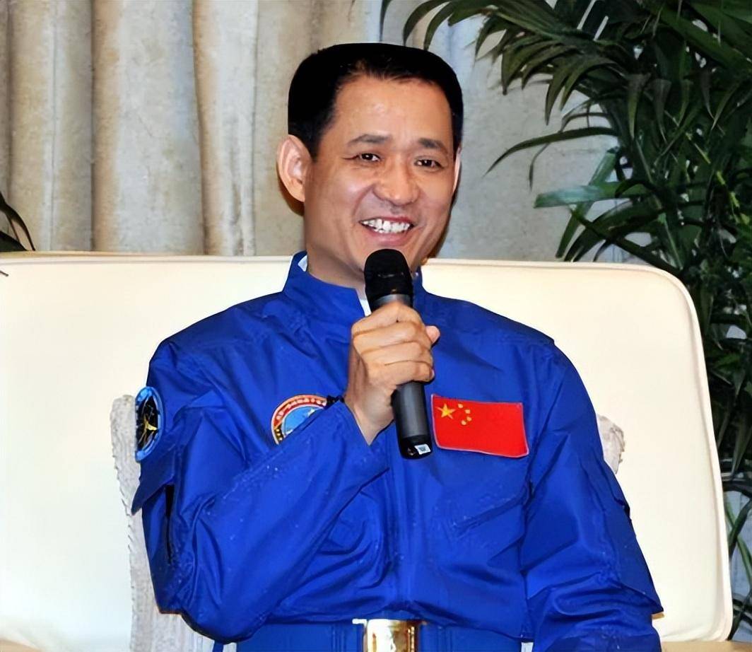 聂海胜妻子:在丈夫上太空前提出离婚,隐藏了多少辛酸?