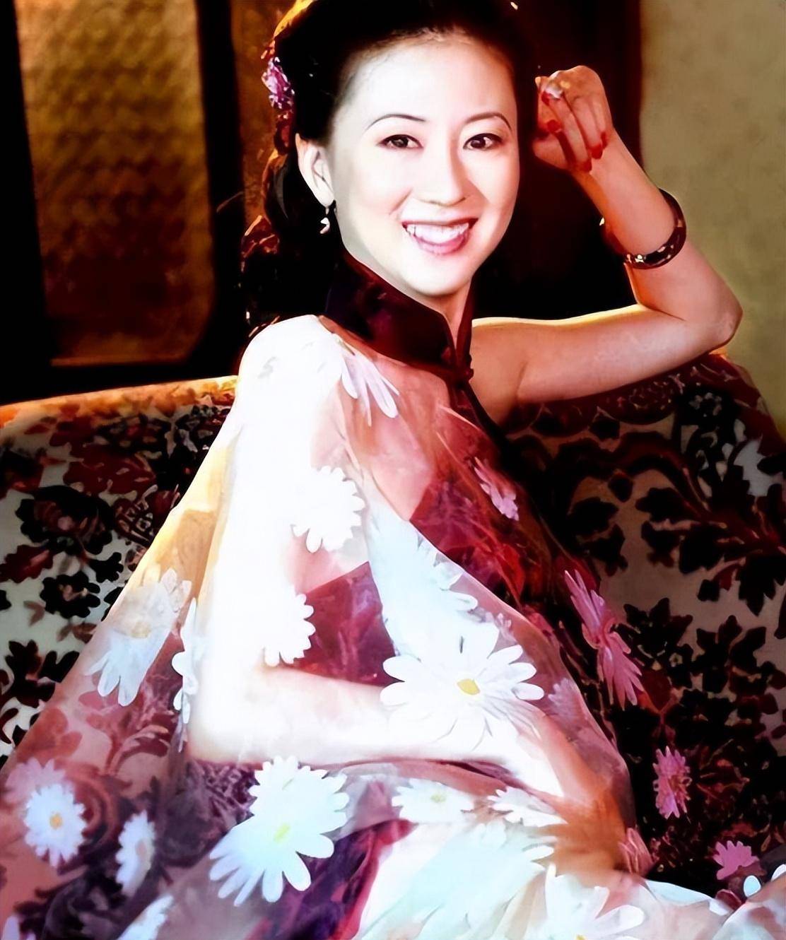 人体模特汤加丽:日搜20万多次,父亲暴怒:你让我怎么出门!