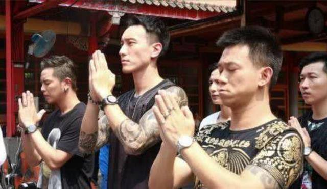 颜正国:12岁爆红,17岁入狱,戴手铐出席父亲葬礼,如今浪子回头_严正