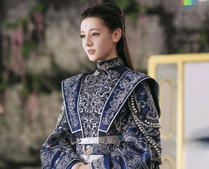 《枕上书》大婚造型,白浅vs凤九,一个仙气十足,一个不愧为"帝后"_杨幂