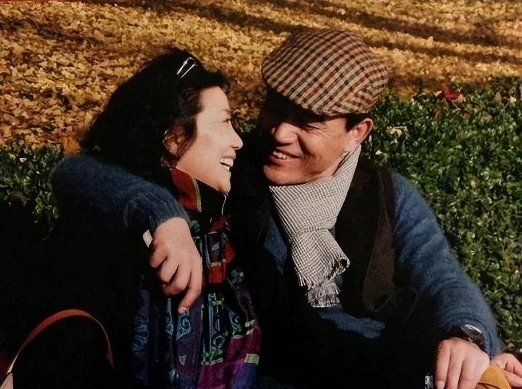 演员陈宝国:娶同学赵奎娥,结婚40年宠妻如宝,成年儿子让他犯愁_爱情
