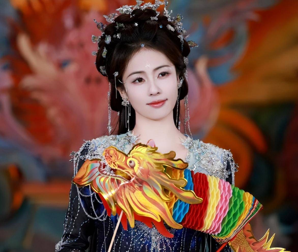 代露娃白切黑人设引期待,与常华森孩子气cp,男方颜值跃升cp感是一种