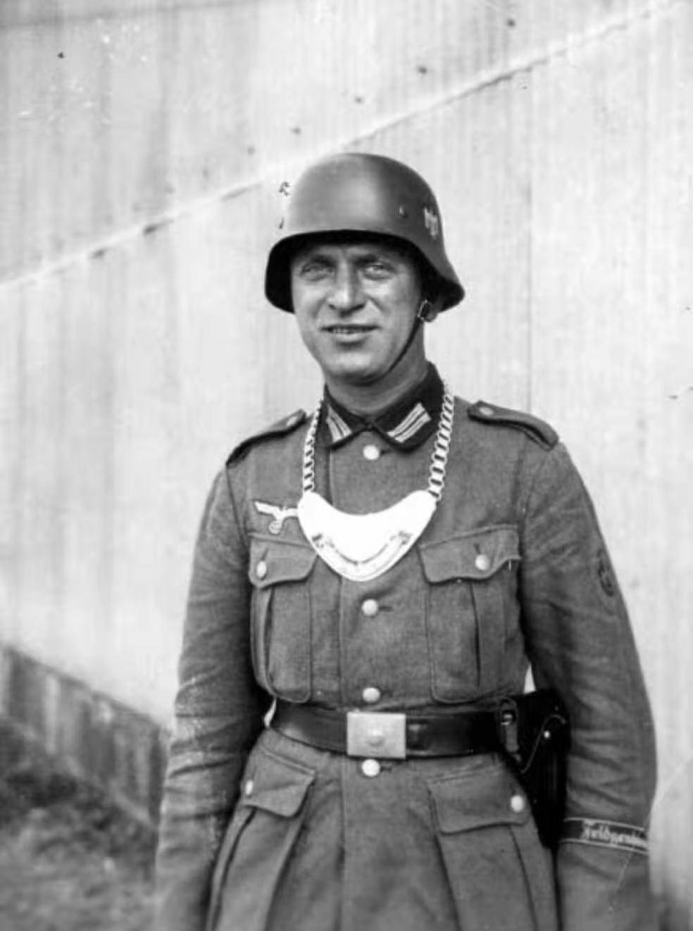 宪兵:所有官兵都怕的"链狗",连盟军都要配合他们工作_德国_军事_鹰徽