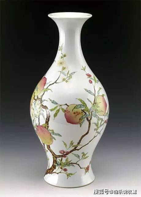 清 雍正 景德镇窑粉彩蝠桃纹橄榄瓶高39.5厘米,口径10.