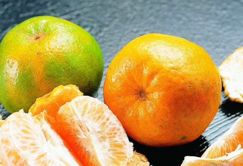 橘子皮别再扔了,坚持用它泡脚一个月,医生在家也是这样做!