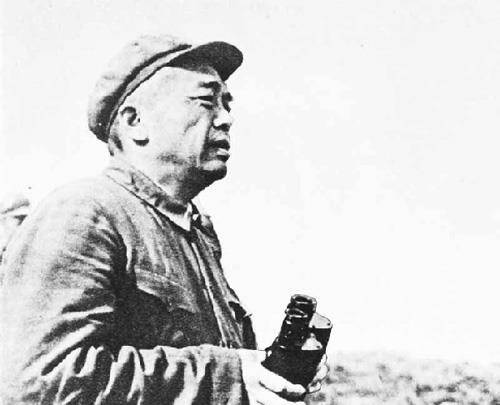 28日18时,第三三七团兵分两路向龙源里奔去,以三营八连为右路前卫,一