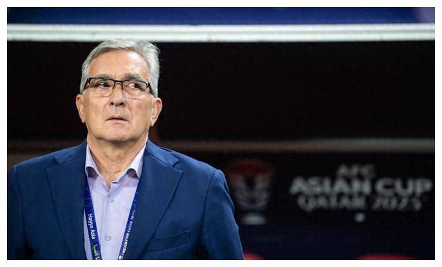 黄健翔犀利点评,范志毅等有所期待._山东泰山_中国_主帅