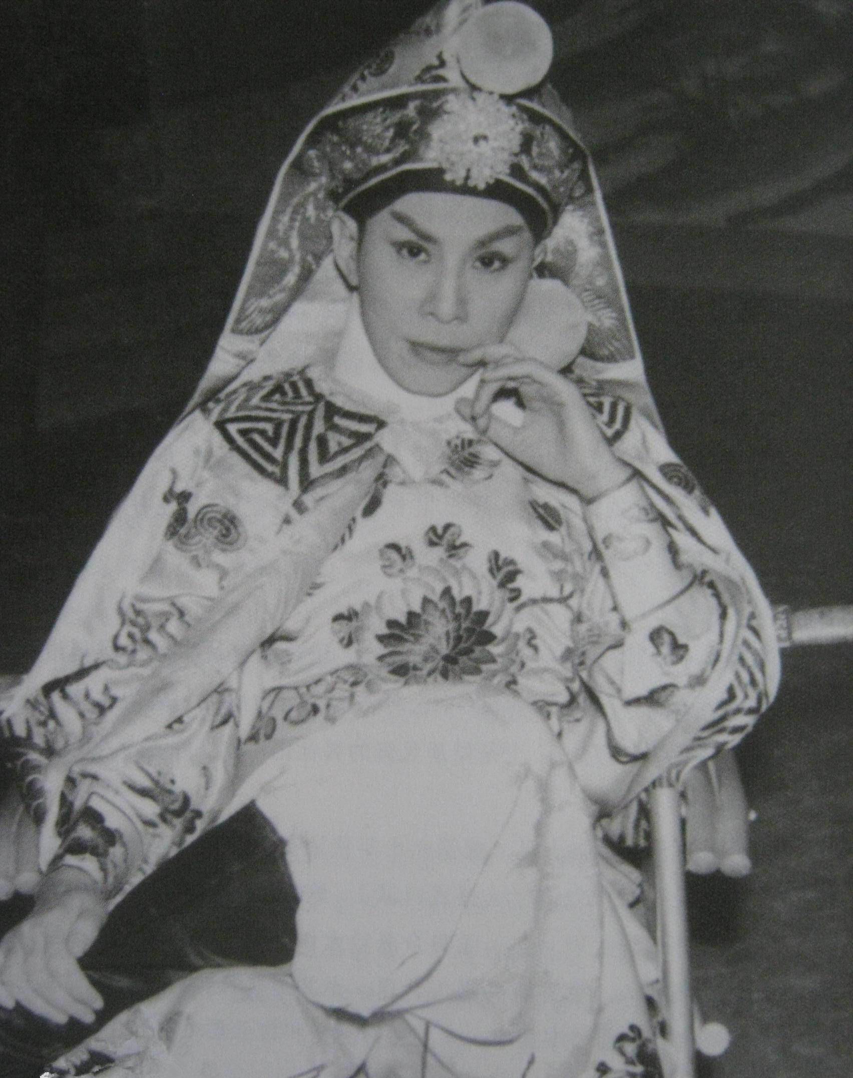 女班时代的第一小生任剑辉:帅过男人,风采不输"宝冢"天海佑希